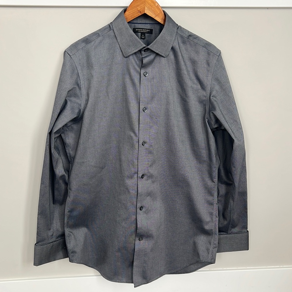 Men’s Banana Republic, Size M, Non-iron, slim fit.